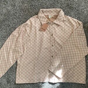 Women’s “Grace & Emma” button-up Shacket. Size 3XL. Pink with daisy print. NWT